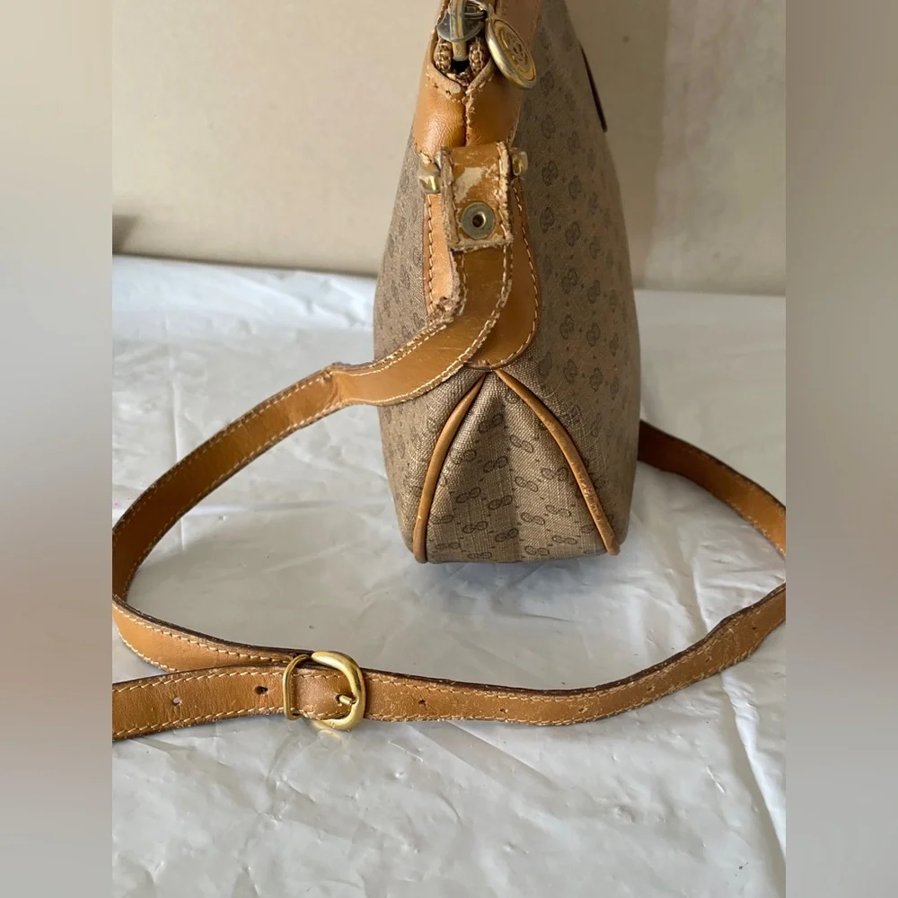Authentic GUCCI Micro GG Shoulder Bag PVC Leather Purse - Picture 5 of 13